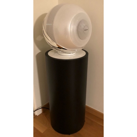circular plinth black