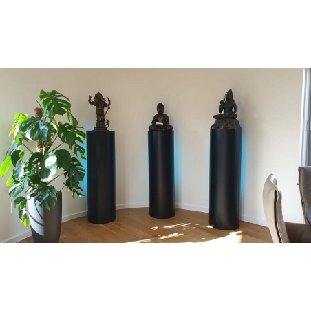 circular plinth black