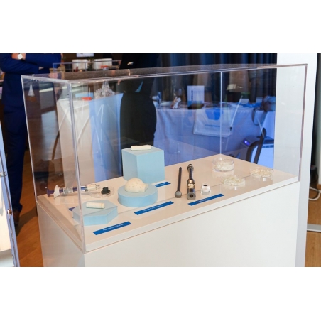Protective display cover | acrylic showcase | exhibition protection