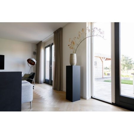 Solits plinth stone look