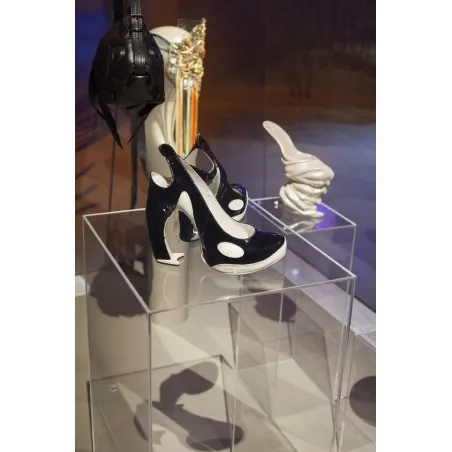 Acrylic plinth | perspex exhibition pedestal and displays