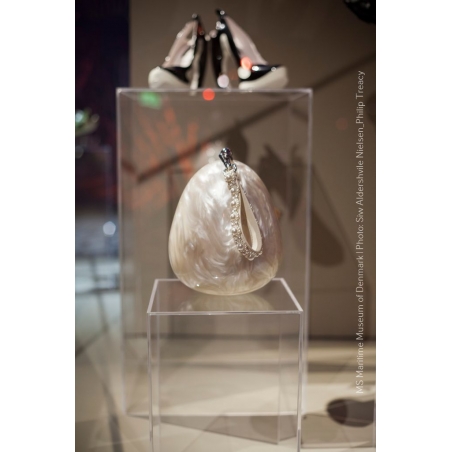Acrylic plinth | perspex exhibition pedestal and displays
