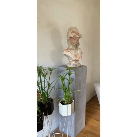 cardboard plinth concrete look