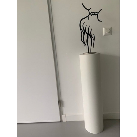 circular plinth white