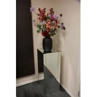 Mirrored plinth glass