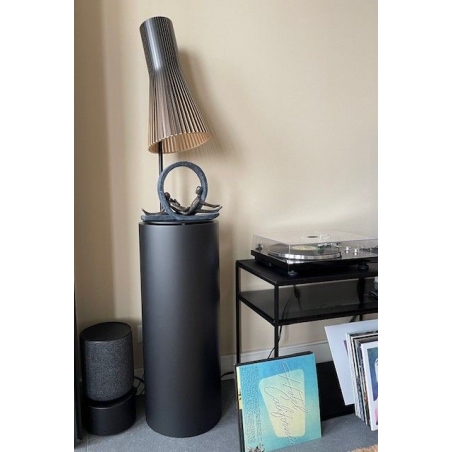 circular plinth black