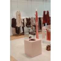 Mirrored plinth glass