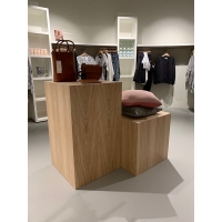 Oakwood veneer plinth, 30 x 30 x 100 cm (LxWxH)