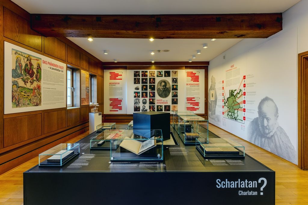 Solits | Position your product | Plinths & Pedestals